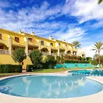 بيت للعطل Cozy In With Wifi دينايا